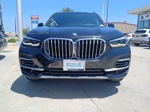 Used 2022 BMW X5 xDrive40i w/ Premium Package AWD/4WD image 2