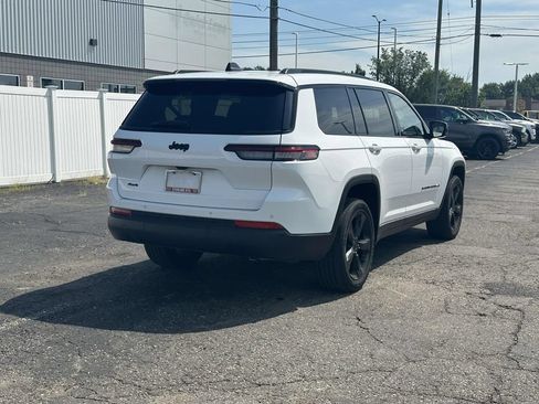 Used 2023 Jeep Grand Cherokee L Laredo AWD/4WD image 4
