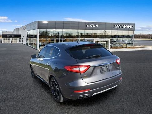 Used 2018 Maserati Levante GranLusso AWD/4WD image 5