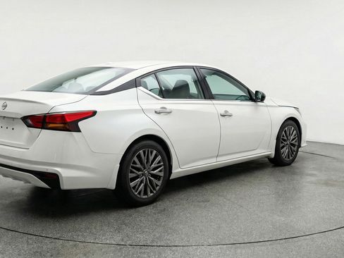 Used 2025 Nissan Altima 2.5 SV image 9