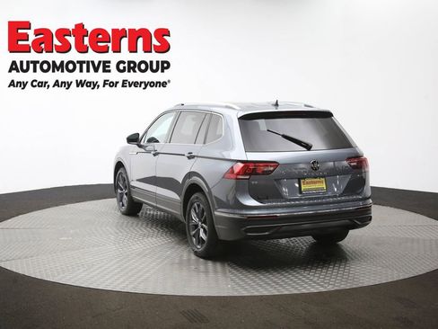 Used 2022 Volkswagen Tiguan SE w/ Panoramic Sunroof Package image 67