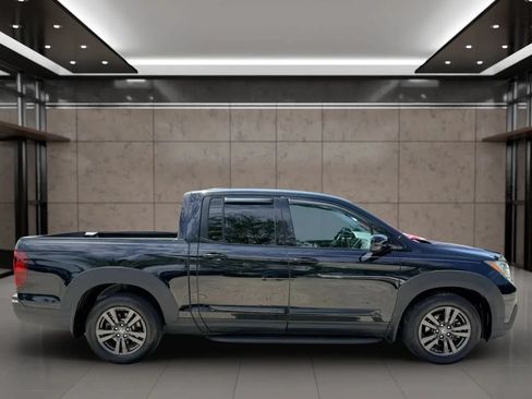 Used 2017 Honda Ridgeline Sport image 2