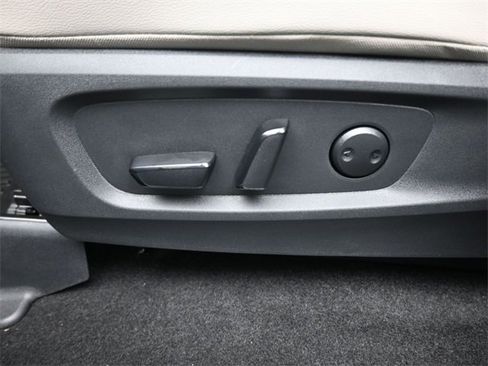 Used 2025 Nissan Pathfinder SL image 33