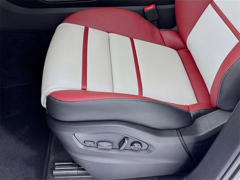 New 2026 Porsche Cayenne Turbo image 13