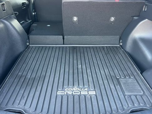 Used 2025 Toyota Corolla Cross AWD Hybrid w/ Moonroof Package image 16