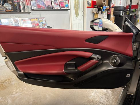 Used 2021 Ferrari F8 Tributo image 28