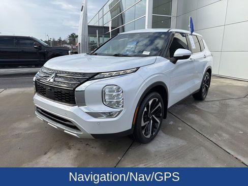 Used 2022 Mitsubishi Outlander SE image 3