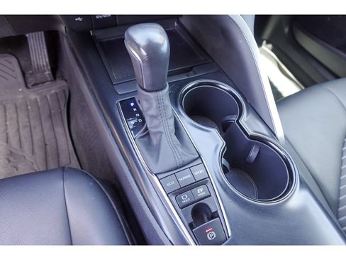 Used 2020 Toyota Camry SE FWD image 16