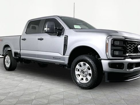 Used 2024 Ford F250 XL w/ STX Appearance Package AWD/4WD image 3