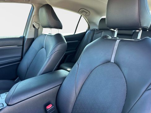 Used 2018 Toyota Camry XSE image 16