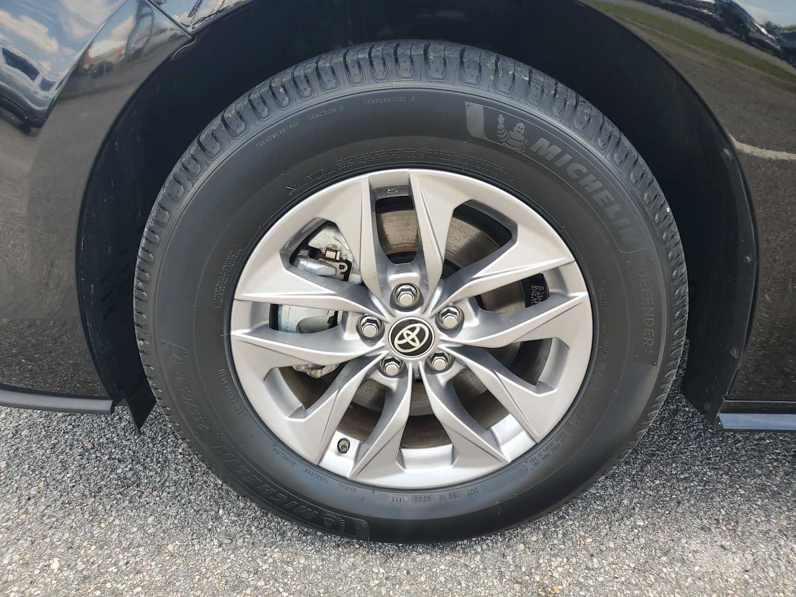 Used 2025 Toyota Sienna LE FWD image 14