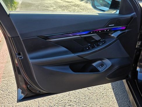 Used 2025 BMW i5 xDrive40 image 17