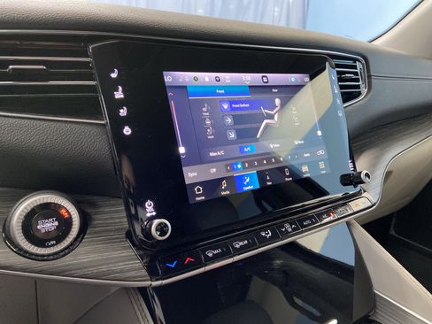 Used 2024 Jeep Wagoneer Series II w/ Flexible Seating Group image 19