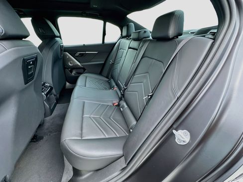 Used 2025 BMW 550e xDrive w/ Executive Package AWD/4WD image 26