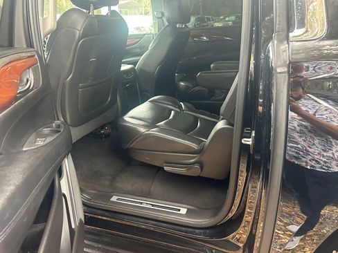 Used 2016 Cadillac Escalade ESV Luxury image 7