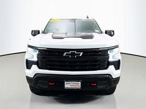 Used 2022 Chevrolet Silverado 1500 LT Trail Boss w/ LT Trail Boss Premium Package AWD/4WD image 2