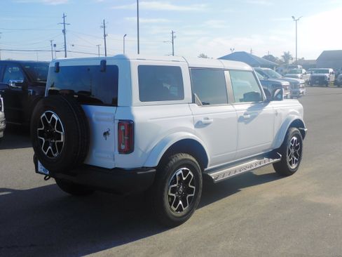 New 2025 Ford Bronco Outer Banks image 5