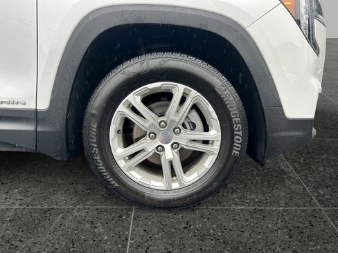 Used 2022 GMC Terrain SLE w/ Driver Convenience Package image 9