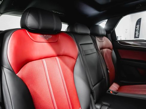Used 2019 Bentley Bentayga image 34