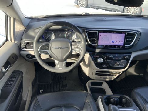 Used 2022 Chrysler Pacifica Touring-L image 27