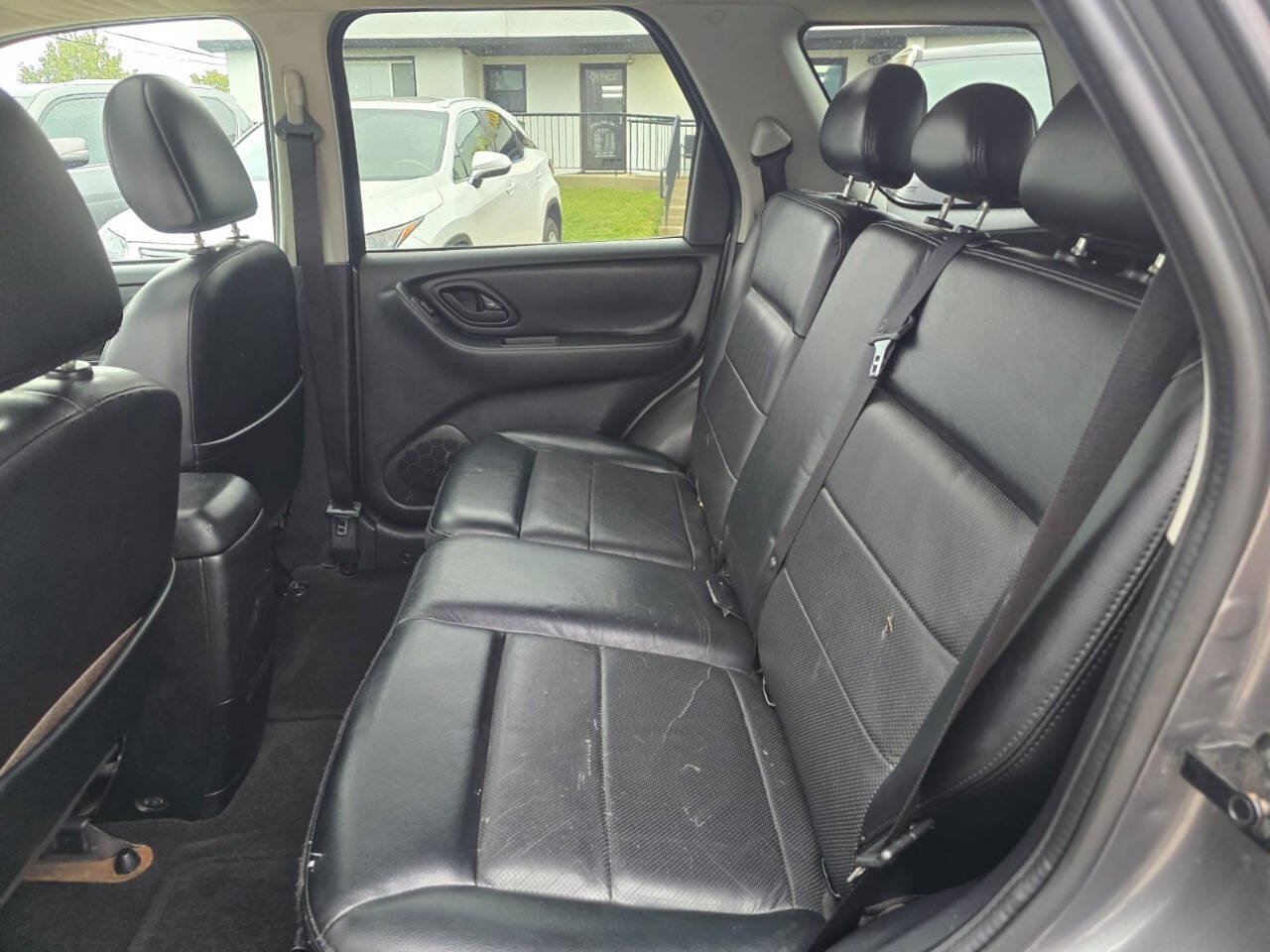 Used 2005 Ford Escape Limited FWD image 9