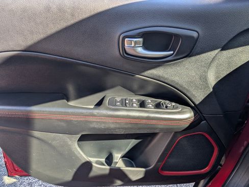 Used 2019 Jeep Compass Trailhawk image 31