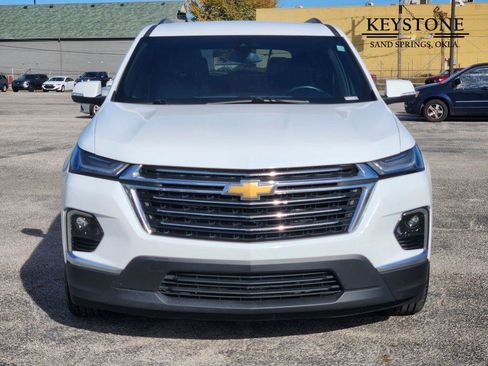 Used 2023 Chevrolet Traverse LT image 2