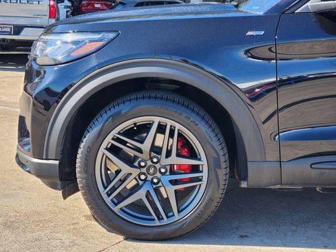 Used 2025 Ford Explorer ST-Line w/ Premium Package image 8