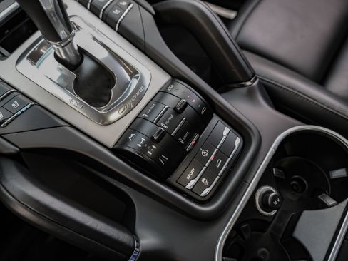 Used 2013 Porsche Cayenne Turbo AWD/4WD image 22