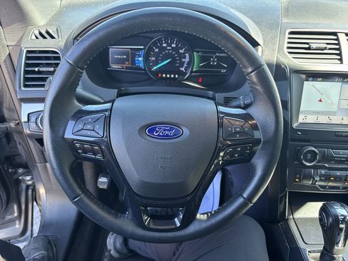 Used 2018 Ford Explorer XLT w/ Equipment Group 202A image 14