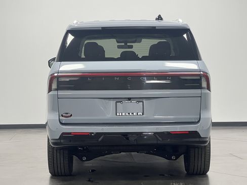 New 2025 Lincoln Navigator Reserve image 7