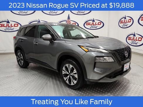 Used 2023 Nissan Rogue SV image 1