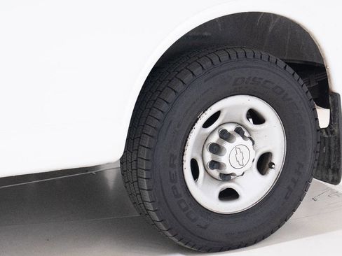 Used 2018 Chevrolet Express 3500 Extended w/ Driver Convenience Package image 18