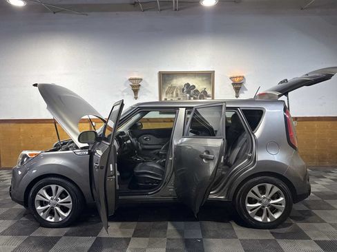 Used 2016 Kia Soul + w/ Primo Package FWD image 12