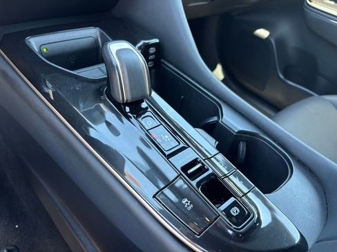 Used 2024 Toyota Crown Limited image 25