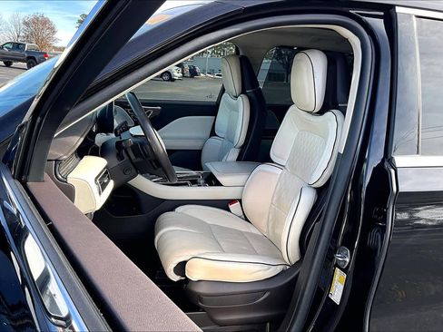 Used 2022 Lincoln Aviator Black Label w/ Dynamic Handling Package image 7