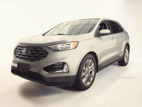 Used 2019 Ford Edge Titanium w/ Cold Weather Package AWD/4WD image 4