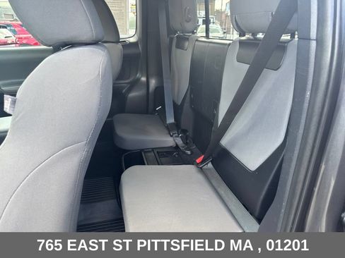 Used 2018 Toyota Tacoma SR5 AWD/4WD image 12