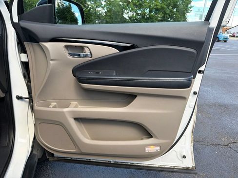 Used 2016 Honda Pilot Touring image 26