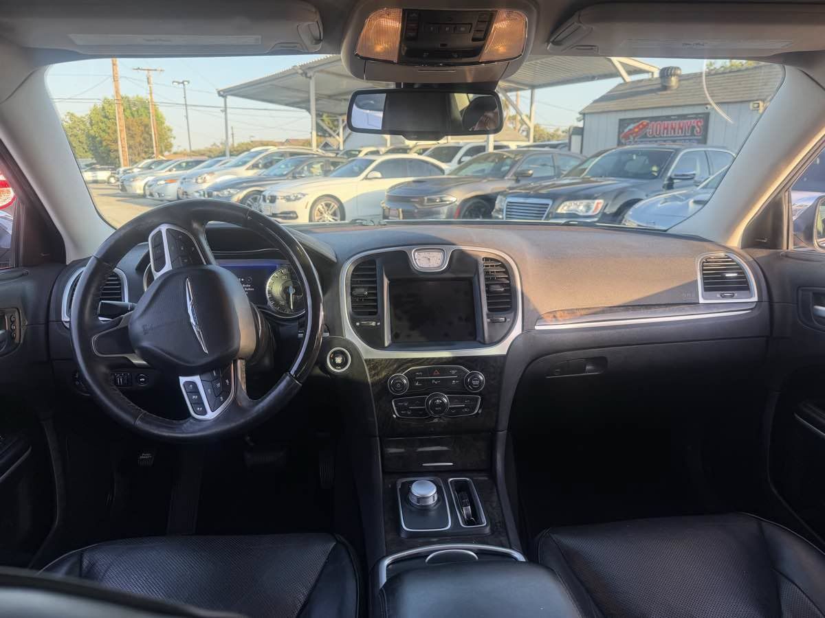 Used 2019 Chrysler 300 Limited w/ Safetytec Plus Group RWD image 25