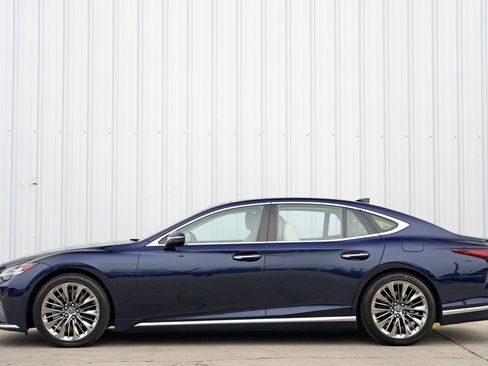 Used 2022 Lexus LS 500 image 9
