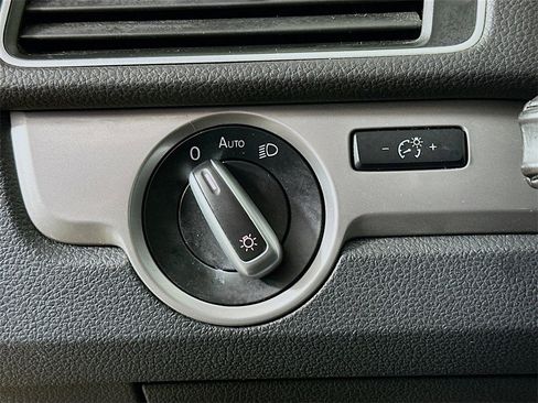 Used 2015 Volkswagen Passat 1.8T Wolfsburg Edition image 10