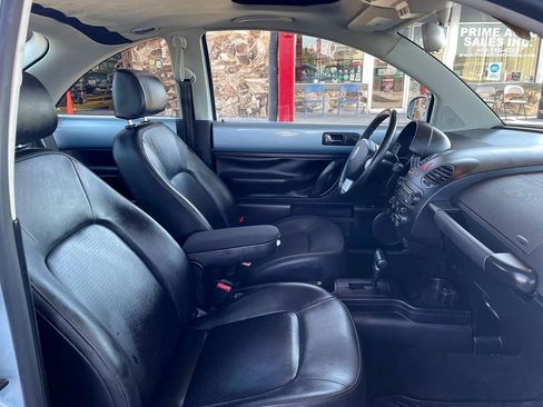 Used 2010 Volkswagen Beetle Red Rock FWD image 12