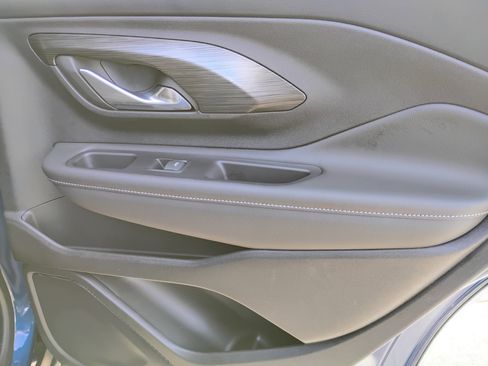 Used 2023 GMC Terrain SLE w/ Driver Convenience Package image 20