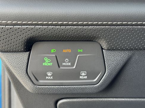 Certified 2025 Volkswagen Atlas SE image 30