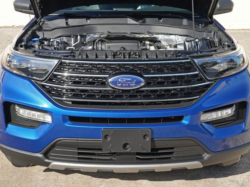 Used 2020 Ford Explorer XLT w/ Equipment Group 202A RWD image 7