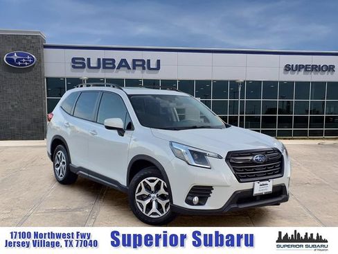 Used 2023 Subaru Forester Premium AWD/4WD image 1