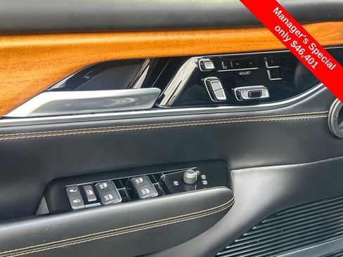 Used 2022 Jeep Grand Wagoneer Series III w/ Flexible Seating Group AWD/4WD image 15