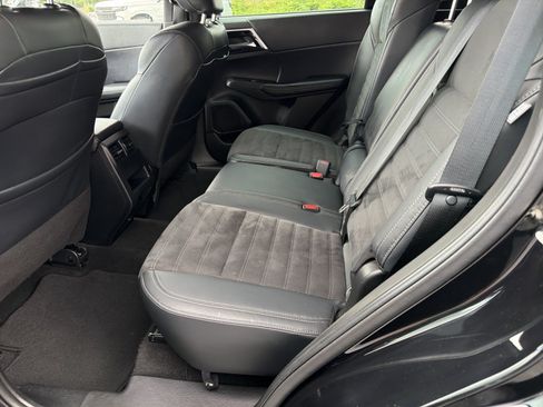 Used 2023 Mitsubishi Outlander SE FWD image 19