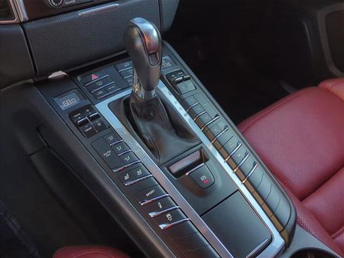 Used 2017 Porsche Macan Turbo image 21